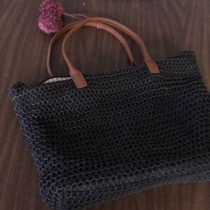 Merona bag zips closed bottom is 14  x 6 great condition